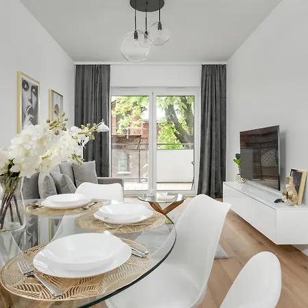 Mieszczanska Modern With Balcony & Free Parking By Renters Vratislav
